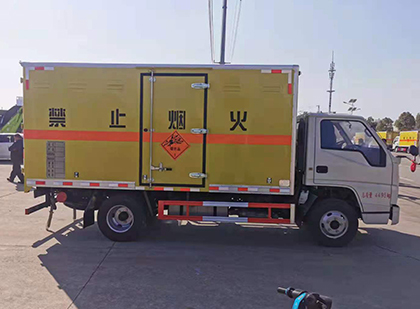 乐安爆破器材运输车工人安全操作规范与智能技术保障